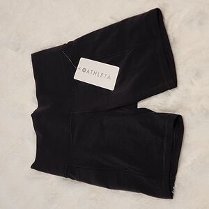 Athleta Salutation Stash 7" Short